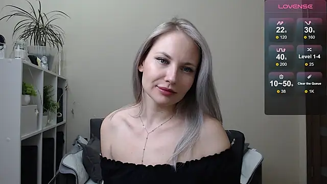 Snapshot of Sunny_bunny6 chatting on December 16, 7:54 pm Sunny bunny6 online show from December 16, 7:54 pm