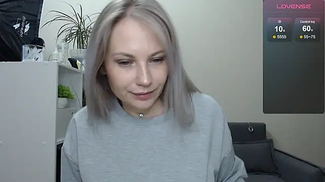 Snapshot of Sunny_bunny6 chatting on December 18, 5:37 am Sunny bunny6 online show from December 18, 5:37 am