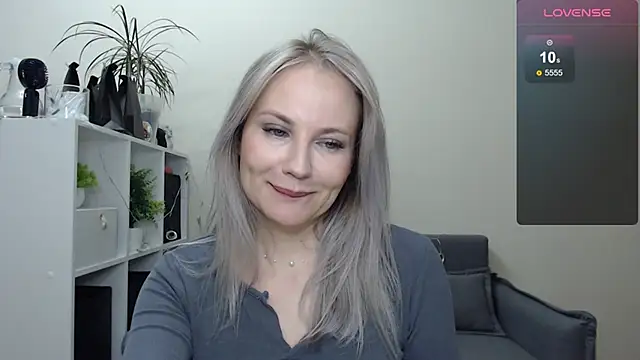 Snapshot of Sunny_bunny6 chatting on January 3, 2:10 am Sunny bunny6 online show from January 3, 2:10 am