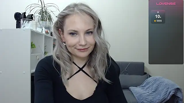 Snapshot of Sunny_bunny6 chatting on January 11, 7:06 am Sunny bunny6 online show from January 11, 7:06 am