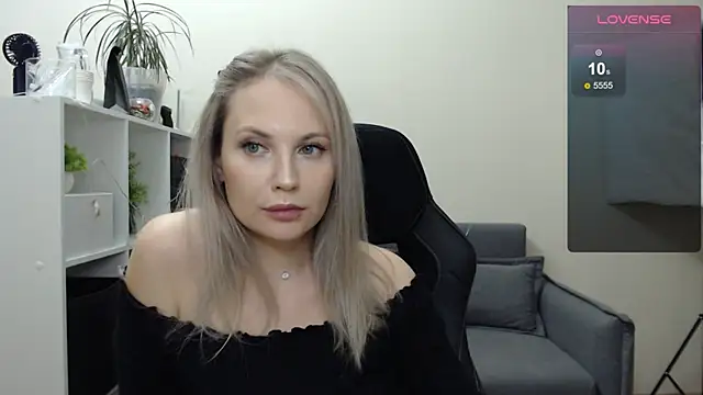 Snapshot of Sunny_bunny6 chatting on January 14, 2:43 pm Sunny bunny6 online show from January 14, 2:43 pm