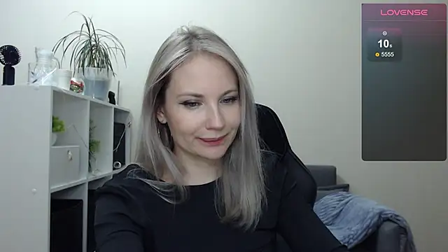 Snapshot of Sunny_bunny6 chatting on January 19, 12:17 am Sunny bunny6 online show from January 19, 12:17 am