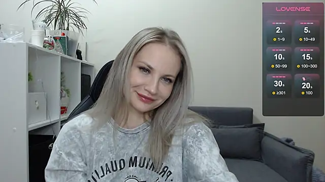 Snapshot of Sunny_bunny6 chatting on February 7, 8:10 pm Sunny bunny6 online show from February 7, 8:10 pm