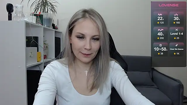 Snapshot of Sunny_bunny6 chatting on February 12, 7:34 am Sunny bunny6 online show from February 12, 7:34 am