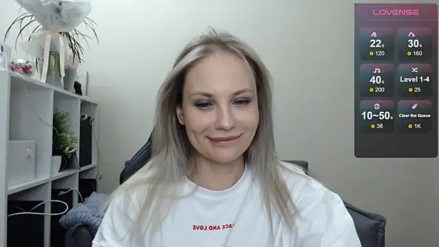 Snapshot of Sunny_bunny6 chatting on February 18, 4:05 pm Sunny bunny6 online show from February 18, 4:05 pm