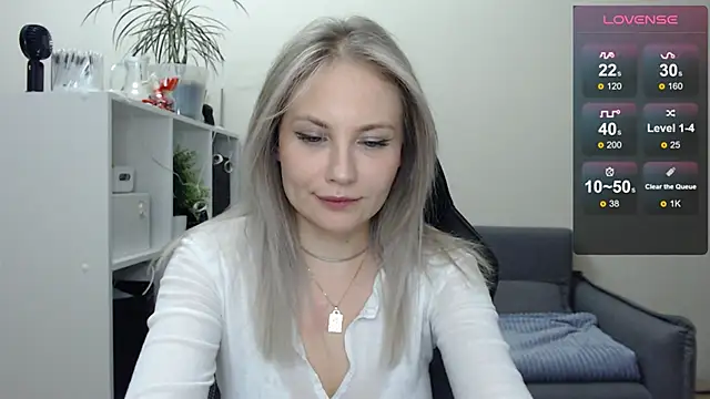 Snapshot of Sunny_bunny6 chatting on February 28, 5:26 pm Sunny bunny6 online show from February 28, 5:26 pm