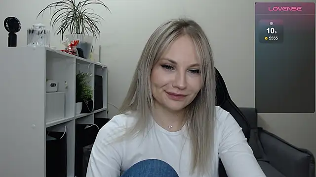 Snapshot of Sunny_bunny6 chatting on March 7, 7:38 pm Sunny bunny6 online show from March 7, 7:38 pm