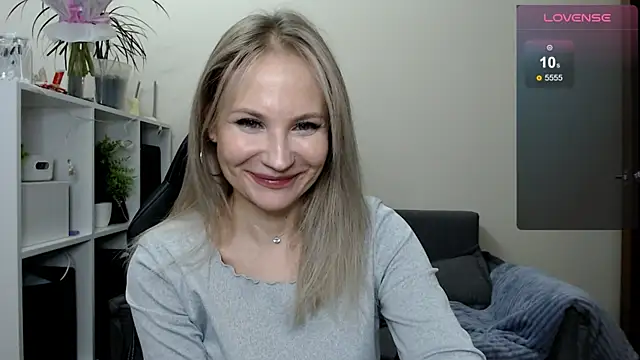 Snapshot of Sunny_bunny6 chatting on March 9, 12:42 am Sunny bunny6 online show from March 9, 12:42 am