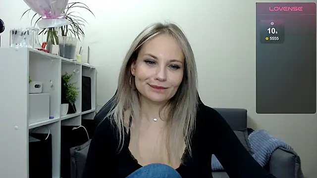 Snapshot of Sunny_bunny6 chatting on March 13, 10:05 am Sunny bunny6 online show from March 13, 10:05 am