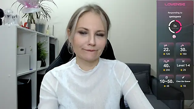 Snapshot of Sunny_bunny6 chatting on March 17, 6:29 am Sunny bunny6 online show from March 17, 6:29 am