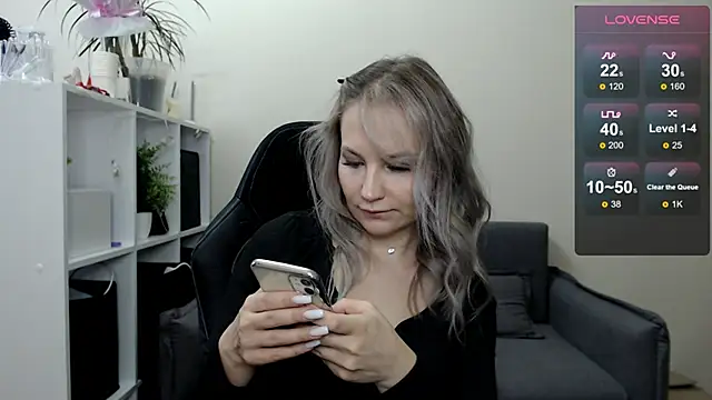 Snapshot of Sunny_bunny6 chatting on March 19, 3:41 am Sunny bunny6 online show from March 19, 3:41 am