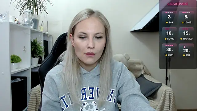 Snapshot of Sunny_bunny6 chatting on September 12, 5:07 am Sunny bunny6 online show from September 12, 5:07 am