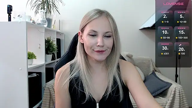 Snapshot of Sunny_bunny6 chatting on September 18, 9:55 am Sunny bunny6 online show from September 18, 9:55 am