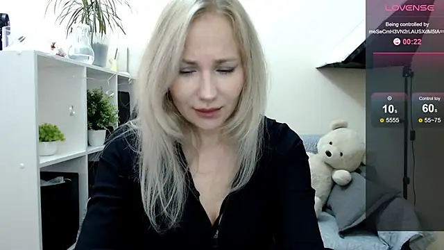 Snapshot of Sunny_bunny6 chatting on September 24, 3:43 am Sunny bunny6 online show from September 24, 3:43 am