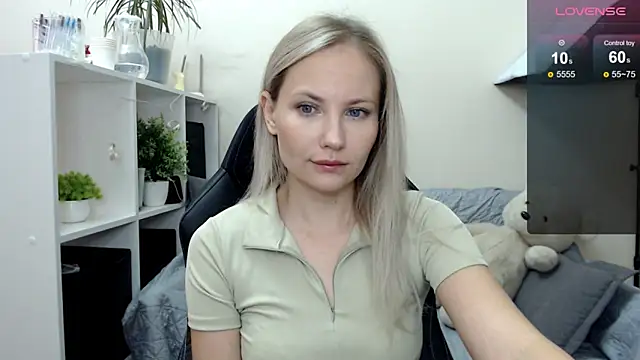 Snapshot of Sunny_bunny6 chatting on October 3, 5:59 am Sunny bunny6 online show from October 3, 5:59 am