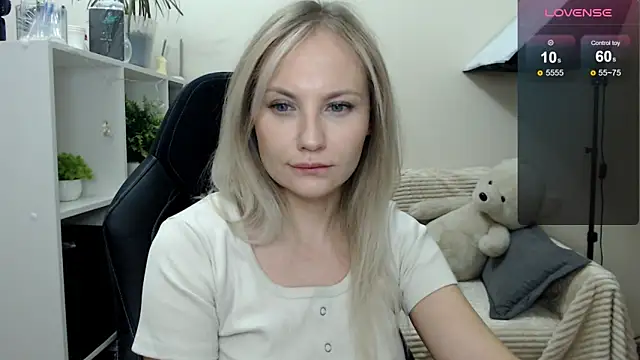 Snapshot of Sunny_bunny6 chatting on October 24, 2:19 am Sunny bunny6 online show from October 24, 2:19 am