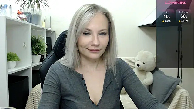 Snapshot of Sunny_bunny6 chatting on November 7, 3:28 am Sunny bunny6 online show from November 7, 3:28 am