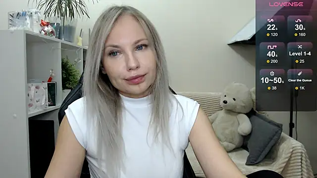 Snapshot of Sunny_bunny6 chatting on November 10, 4:33 am Sunny bunny6 online show from November 10, 4:33 am