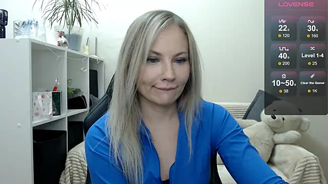 Snapshot of Sunny_bunny6 chatting on December 2, 9:32 pm Sunny bunny6 online show from December 2, 9:32 pm