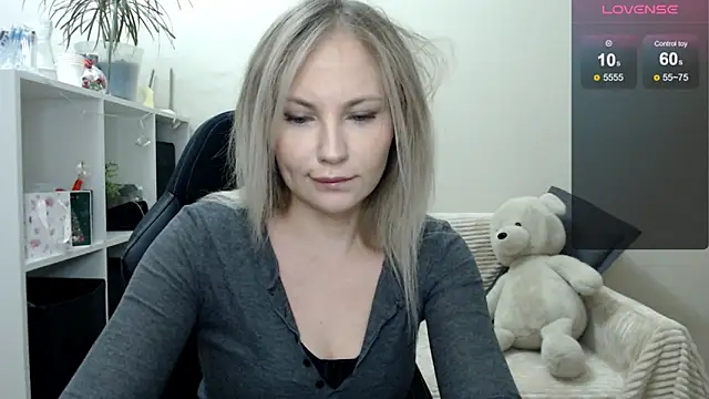 Snapshot of Sunny_bunny6 chatting on December 4, 4:33 am Sunny bunny6 online show from December 4, 4:33 am