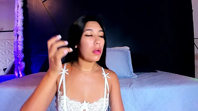 Snapshot of Emilyh_ chatting on January 14, 10:59 am Emilyh online show from January 14, 10:59 am