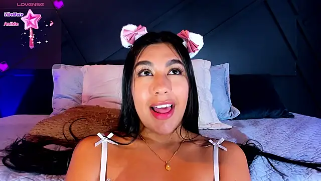 Snapshot of Emilyh_ chatting on January 14, 2:00 pm Emilyh online show from January 14, 2:00 pm