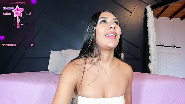 Snapshot of Emilyh_ chatting on January 17, 10:55 am Emilyh online show from January 17, 10:55 am