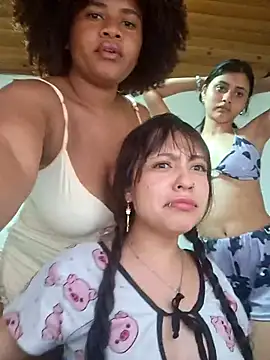 Snapshot of DANIELA_MICHEL chatting on March 1, 10:10 pm DANIELA MICHEL online show from March 1, 10:10 pm