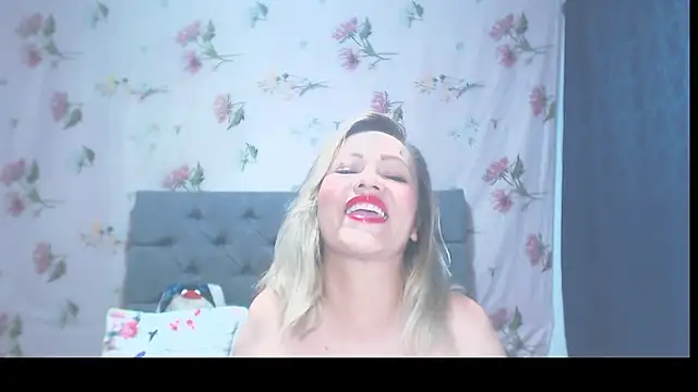 Snapshot of Paris_Squirt_ chatting on September 27, 8:58 pm Paris Squirt  online show from September 27, 8:58 pm