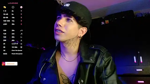 LyleBennett  online show from December 16, 1:32 pm