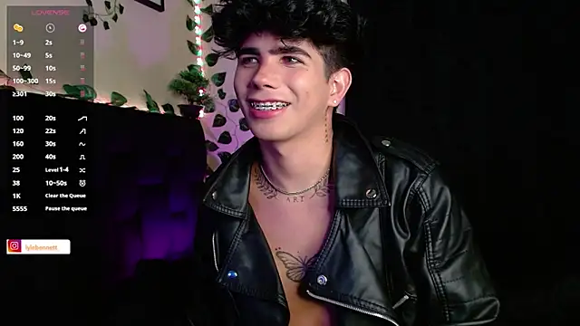 LyleBennett  online show from January 30, 10:29 am