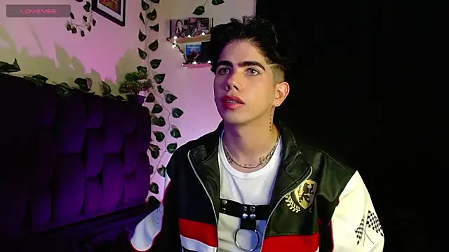 LyleBennett  online show from February 7, 11:01 am