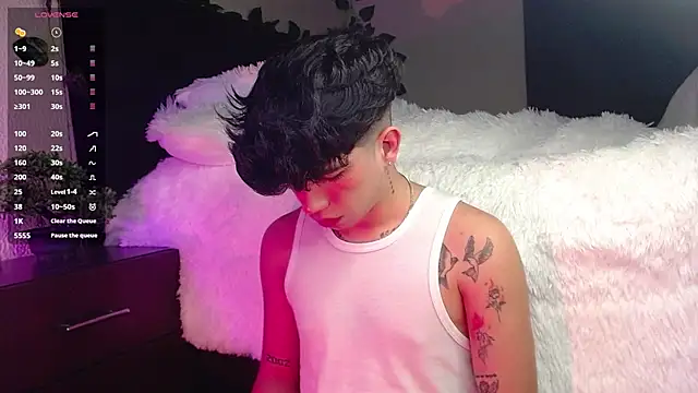 LyleBennett  online show from March 20, 10:43 am