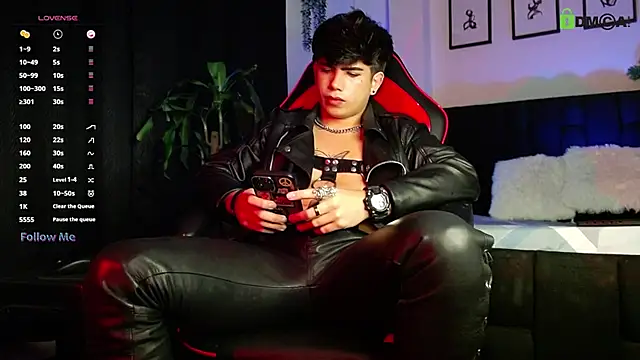 LyleBennett  online show from February 3, 11:04 am