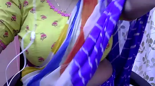 Snapshot of Riya_riyaa chatting on December 13, 3:32 pm Riya riyaa online show from December 13, 3:32 pm