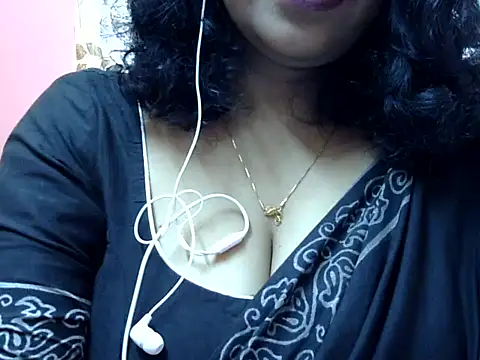 Snapshot of Riya_riyaa chatting on December 15, 10:18 am Riya riyaa online show from December 15, 10:18 am