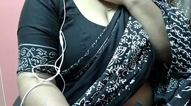 Snapshot of Riya_riyaa chatting on December 15, 7:10 pm Riya riyaa online show from December 15, 7:10 pm