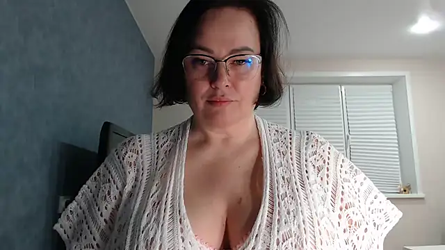 Nora Star online show from October 31, 6:31 pm