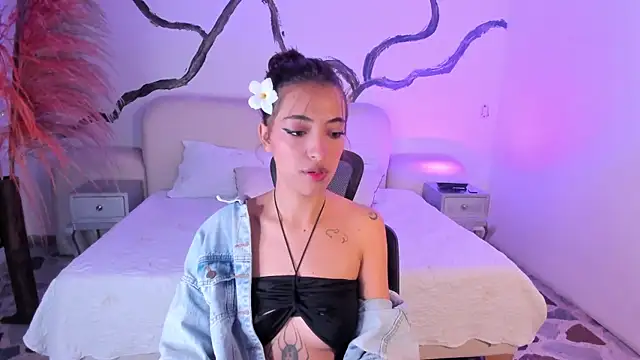 Snapshot of AlliceRosero chatting on October 2, 4:41 am AlliceRosero online show from October 2, 4:41 am