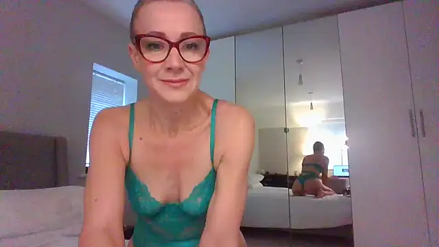 Snapshot of ELEGANT-ARIA36 chatting on December 18, 11:13 am ELEGANT-ARIA36 online show from December 18, 11:13 am