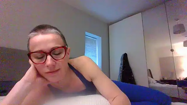 Snapshot of ELEGANT-ARIA36 chatting on January 14, 2:43 pm ELEGANT-ARIA36 online show from January 14, 2:43 pm