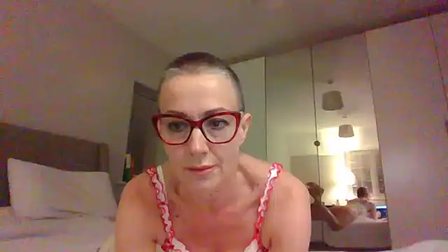 Snapshot of ELEGANT-ARIA36 chatting on January 26, 5:44 pm ELEGANT-ARIA36 online show from January 26, 5:44 pm