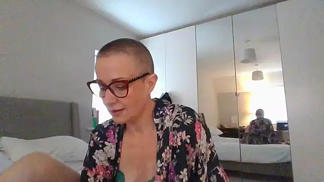 Snapshot of ELEGANT-ARIA36 chatting on February 5, 9:46 am ELEGANT-ARIA36 online show from February 5, 9:46 am