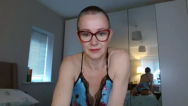 Snapshot of ELEGANT-ARIA36 chatting on February 24, 8:49 am ELEGANT-ARIA36 online show from February 24, 8:49 am