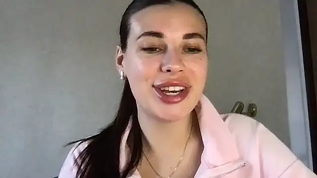 MoonriseGoddess online show from April 12, 9:47 am