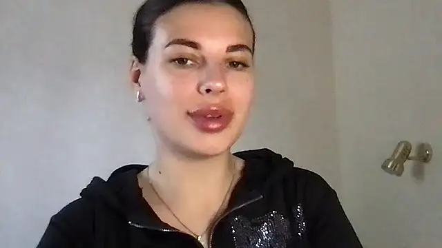 MoonriseGoddess online show from April 19, 9:52 am