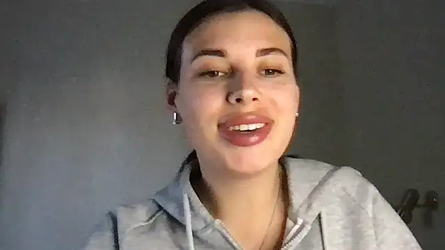 MoonriseGoddess online show from April 21, 3:28 pm