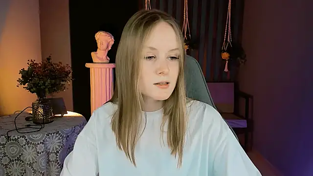 Snapshot of VivienLeeigh chatting on December 25, 1:19 pm VivienLeeigh online show from December 25, 1:19 pm