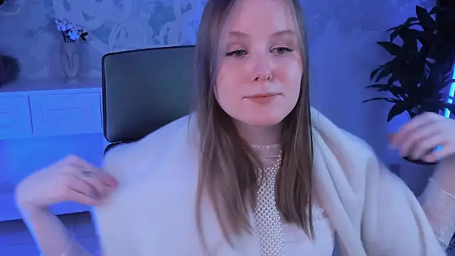 Snapshot of VivienLeeigh chatting on February 8, 6:12 pm VivienLeeigh online show from February 8, 6:12 pm