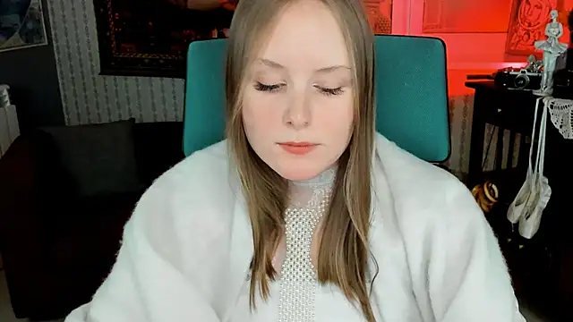 Snapshot of VivienLeeigh chatting on February 9, 7:41 pm VivienLeeigh online show from February 9, 7:41 pm